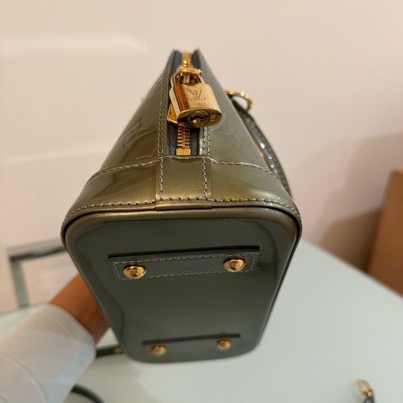 Louis Vuitton Vernis BB Alma - Picture 6 of 7